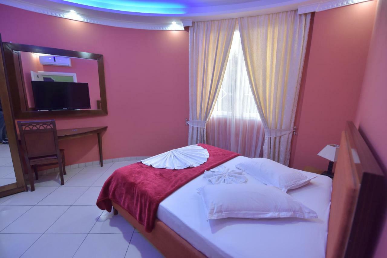 Hotel Emigranti Shkoder Exterior photo